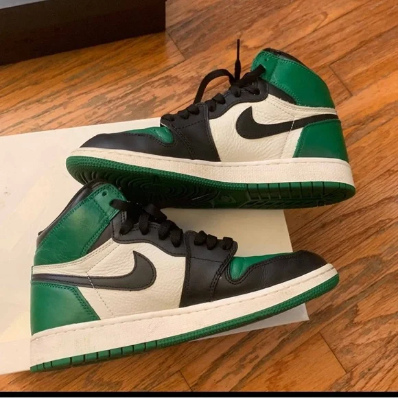 Nike Air Jordan 1 Retro High OG GS Pine Green 2018 575441-302 Size 7y / Wmns 8.5